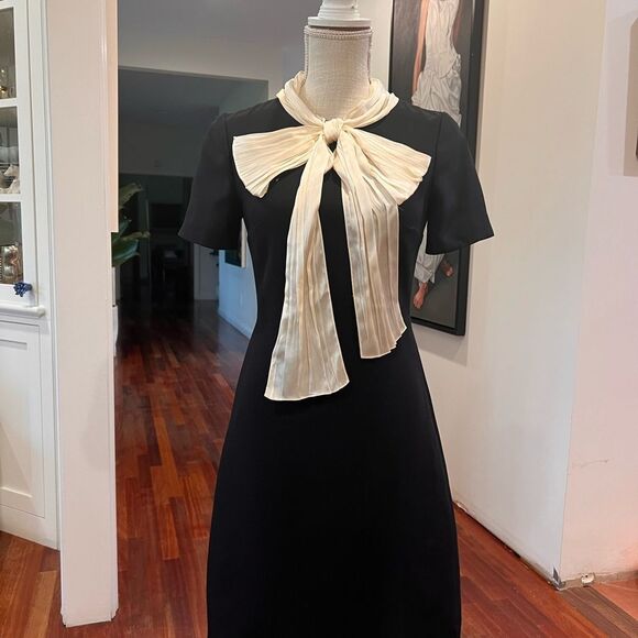 GUCCI 2017 BLACK CREPE PLEATED SILK BOW A-LINE DRESS - Picture 2 of 12